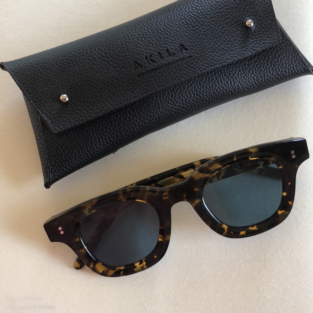Akila unisex sunglasses in sold out ‘Apollo’ style